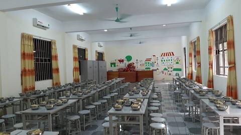 Trường Tiểu học Trung Nghĩa tổ chức ăn bán trú cho học sinh